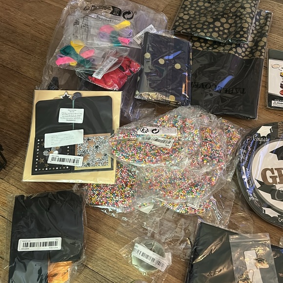 Graduation supplies - Picture 2 of 9